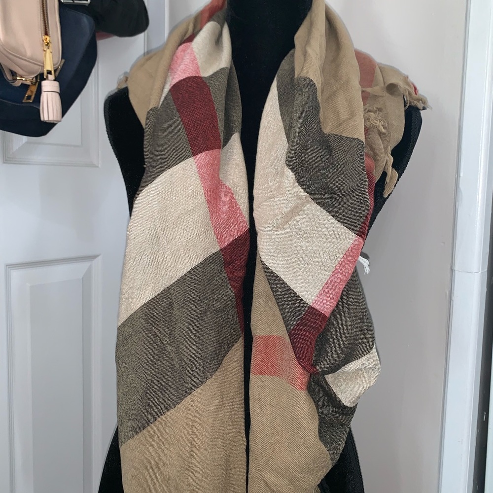 Authentic NWT Burberry wool scarf
